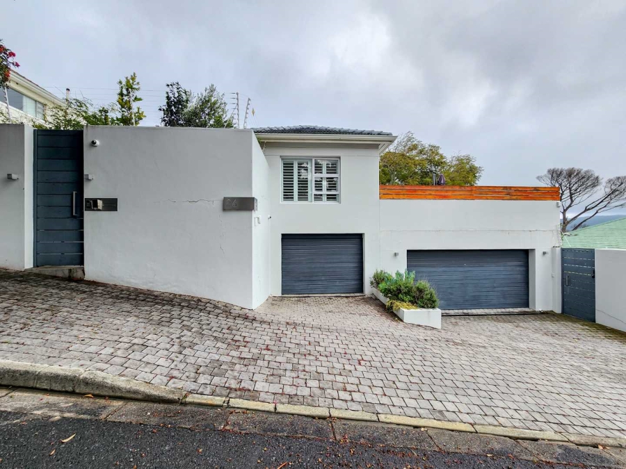 To Let 5 Bedroom Property for Rent in Vredehoek Western Cape